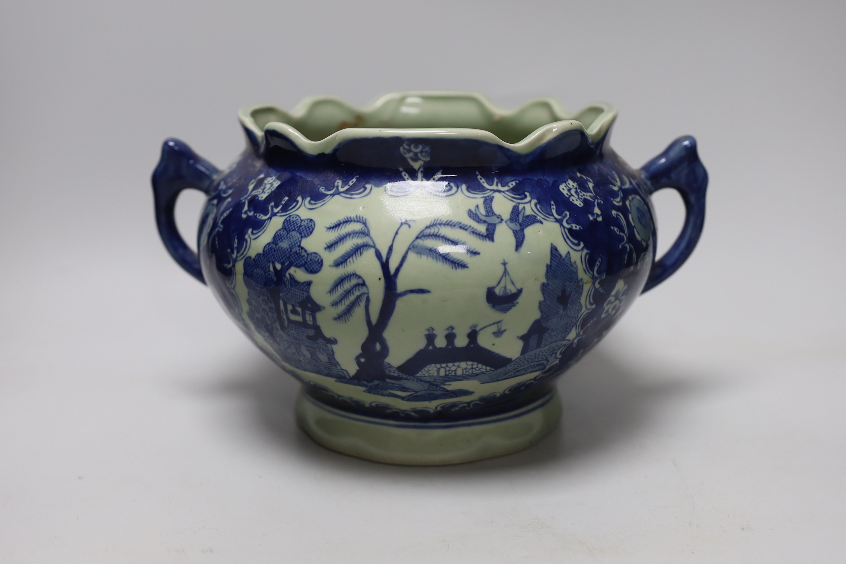 Five Chinese soapstone carvings and a two handled pot